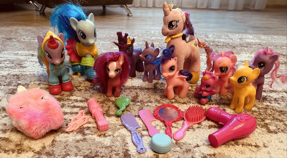Мега-набір My Little Pony: 11 поні, сумочки та аксесуари (Лот)