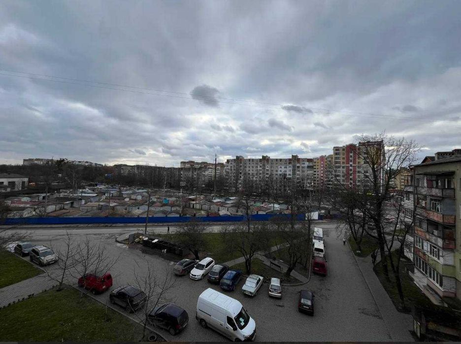 Продається бюджетна квартира в гарному районі біля парку та озера!!!