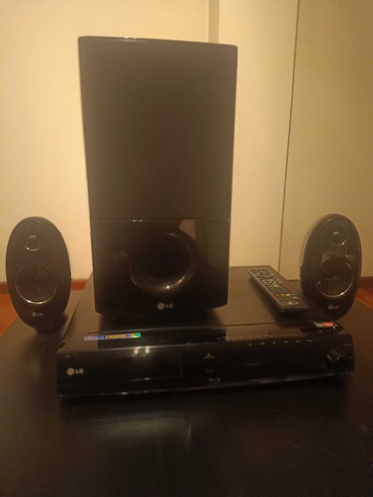 Sistema de som Home Cinema LG com ligação iPod e blu-ray