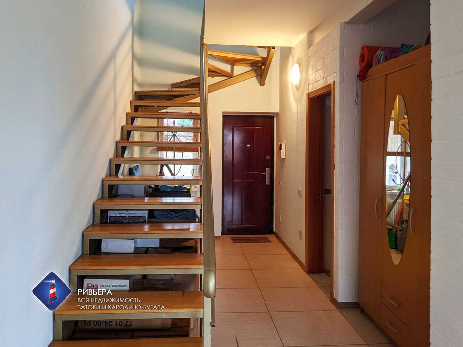 Продам дом в Каролино-Бугазе. Камин, летняя веранда, 3 спальни.