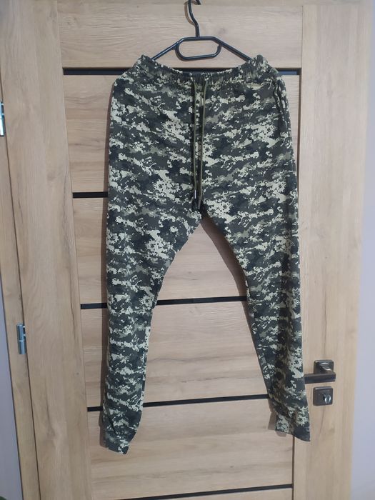 Spodnie dresowe moro