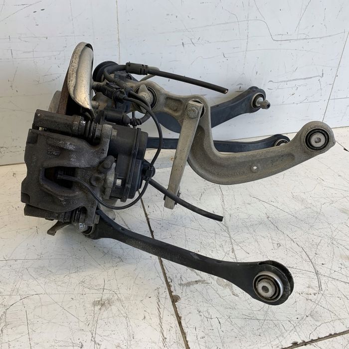 Zwrotnica Tył Prawa Zawieszenie Wahacze Zacisk Tarcza Audi A4 B9 A5 8W