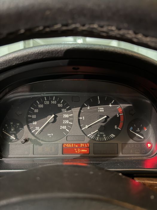 BMW 525 tds E39 (1999) - Caixa Manual