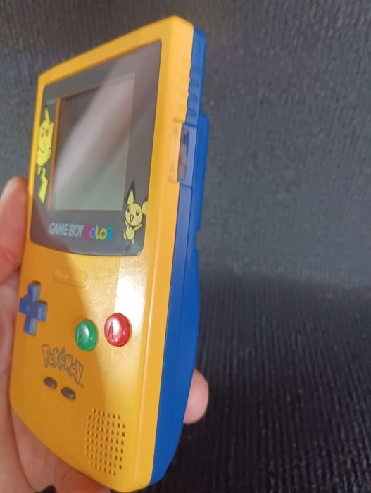 Game Boy color versão pikatchu