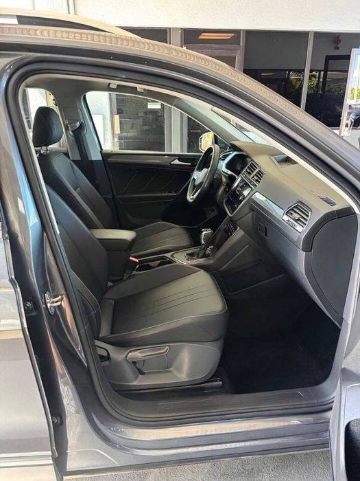 Volkswagen Tiguan      2022