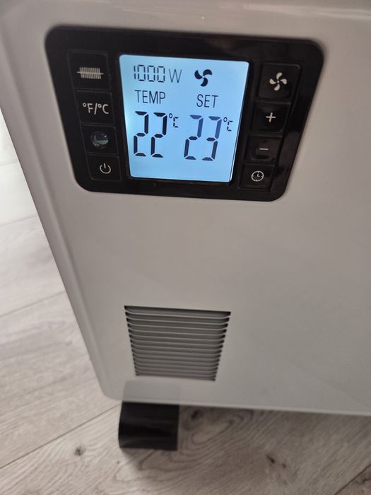 noveen grzejnik konwektorowy CH9000 lcd