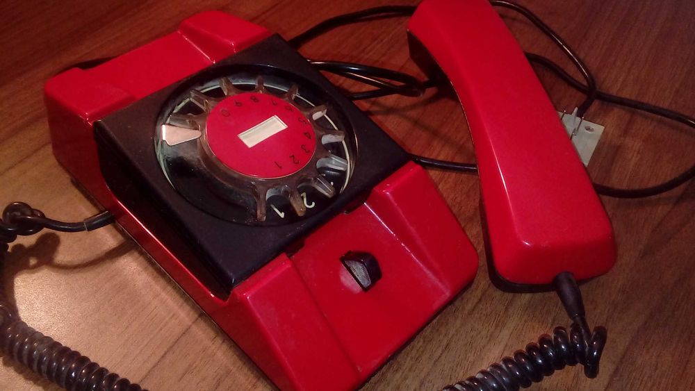 Telefon analogowy Bratek z 1989 roku