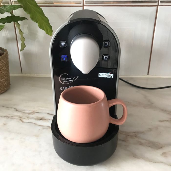 Máquina de café expresso e cápsulas