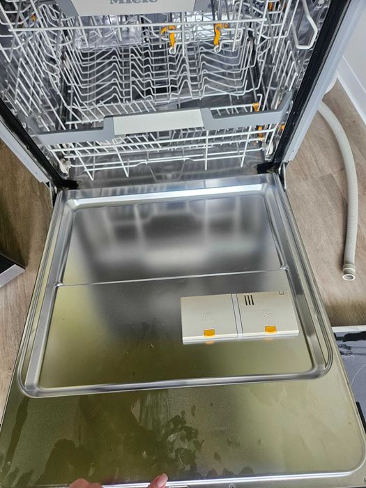 Посудомийна машина MIELE