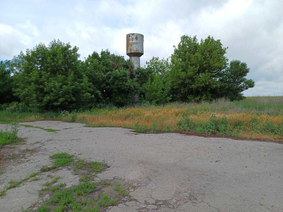 Хім-склад, тваринництво- 3 га серед поля заасфальтовано
