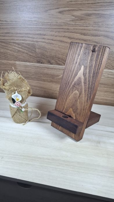 Base / Suporte para Telemóvel em Madeira Maciça – Elegante e Resis