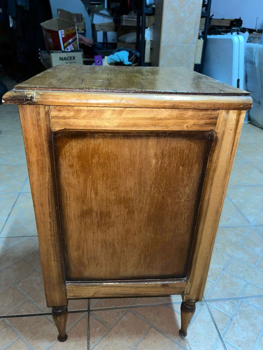 Mesas de cabeceira antigas