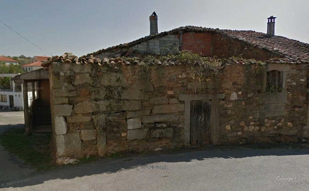 Casa Vivenda para reconstrução - Pinelo, Vimioso, Bragança