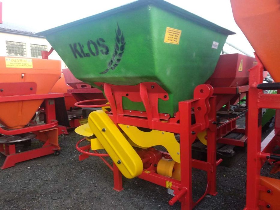 Rozsiewacz nawozów wapna  taśmowy KŁOS 300kg 400kg 600kg 800kg
