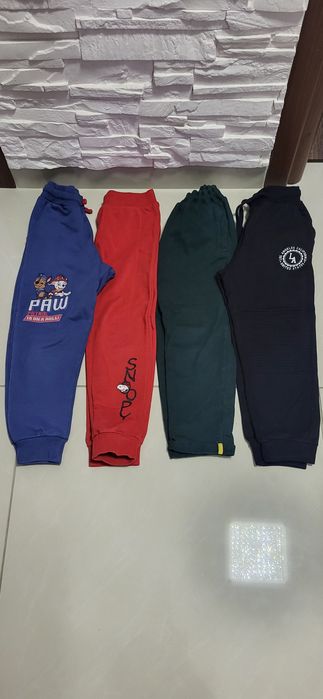 Spodnie dresowe rozmiar 122