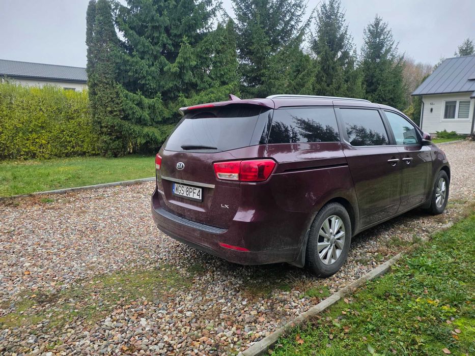 KIA Sedona  Bezwypadkowy  8 osób  Zamiana