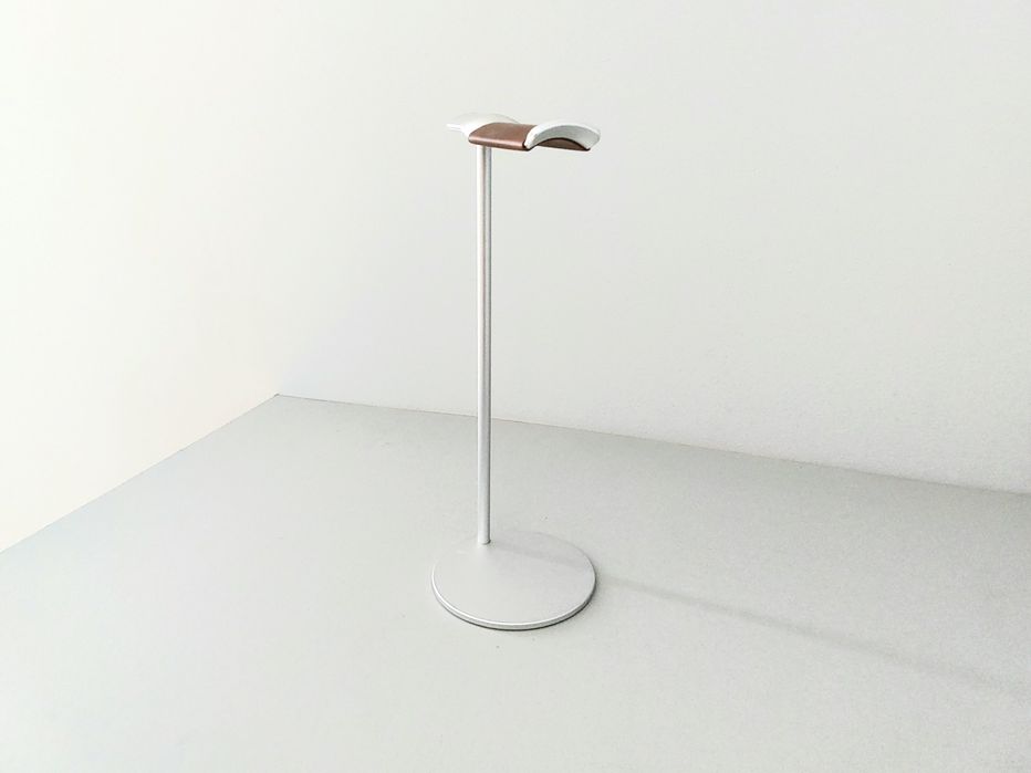 Підставки для навушників (є 2 шт.)