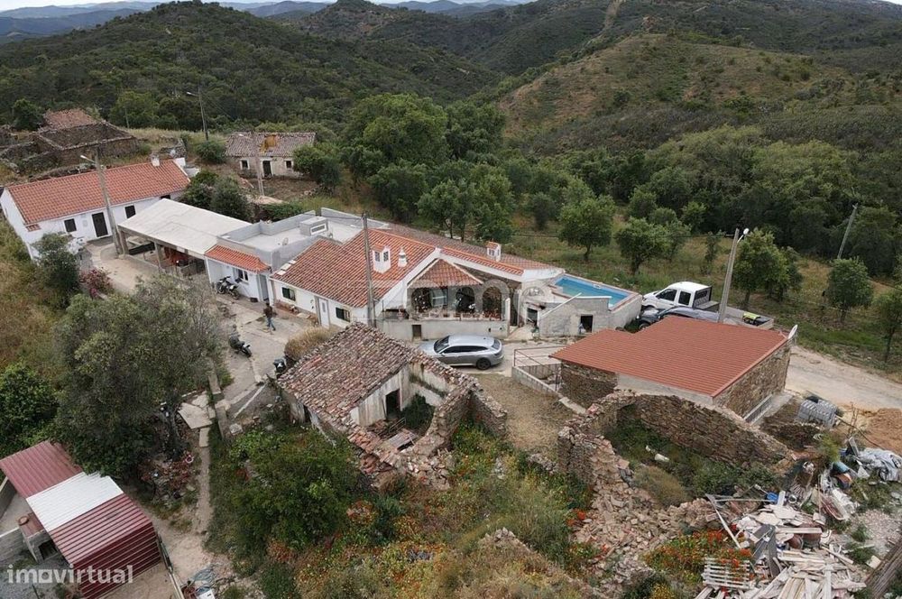 Ruína para recuperar em Monte Velho, São Barnabé, Almodôvar