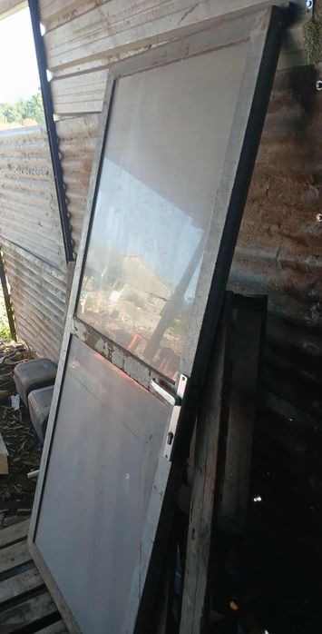 Porta em ferro com acrilico medidas 1,90×80.