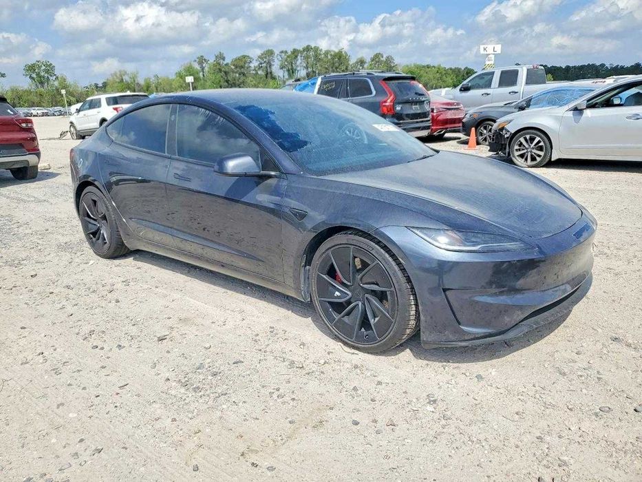 Tesla Model 3 2024