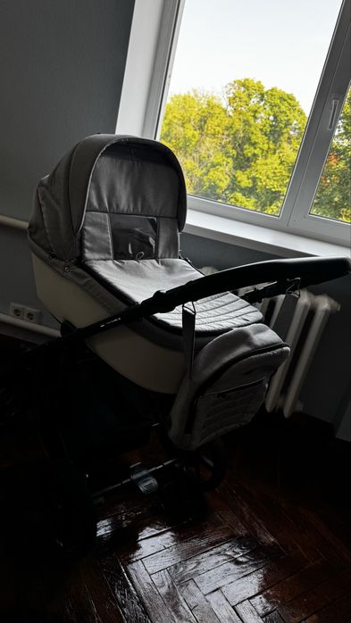 Продам коляску  2 в 1