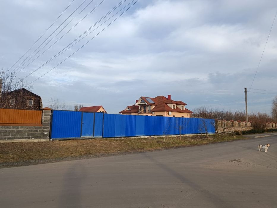 Земельна ділянка та будинок