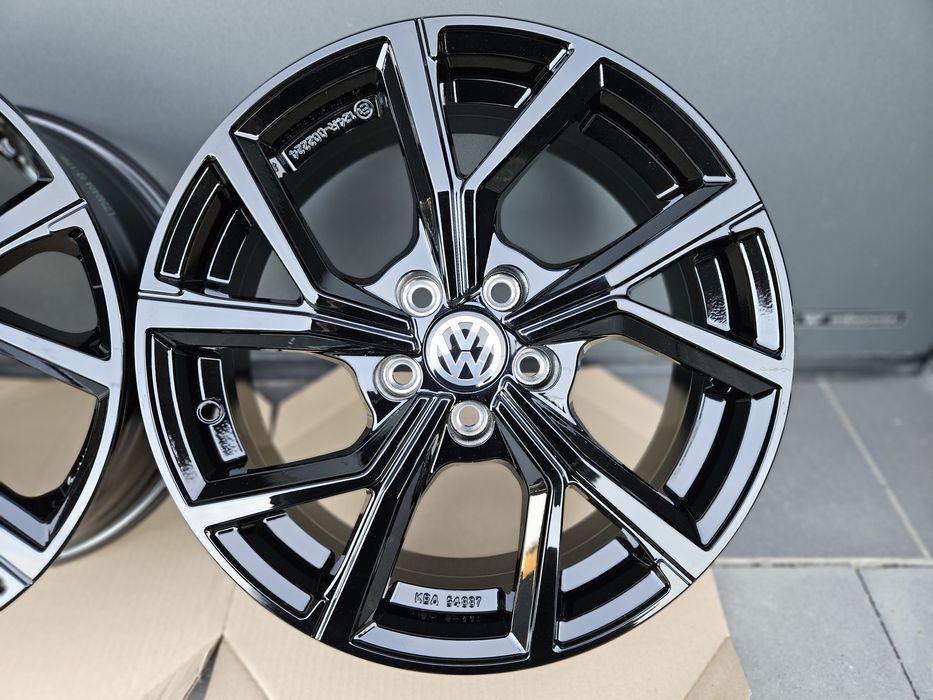 VW Golf 17 " Nowe 5x112 Caddy Jetta Touran T-Roc Czarne  Felgi Volkswagen