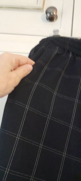 Calças de tecido com bolsos slim fit