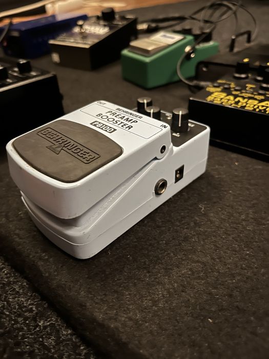 Pedal behringer booster pb 100