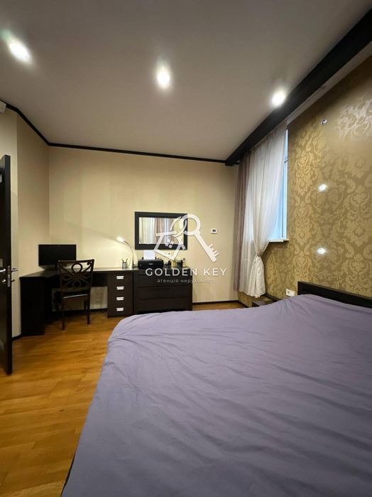 Продаж будинку по вул. В.Бизова ( Якіра )