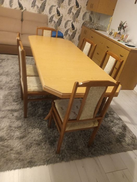 Duzy drewniany rozsuwany stol + 6 krzeseł
