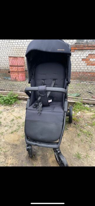 Дитяча прогулянкова коляска