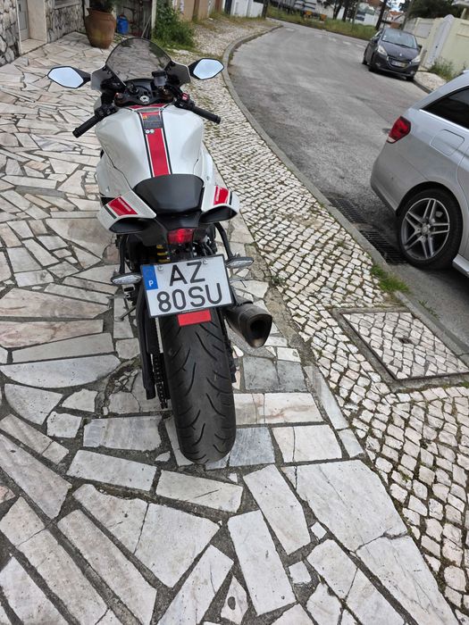 Mota yamaha r1 60 anos