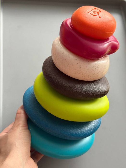 Піраміда від Battat lite морські камінці