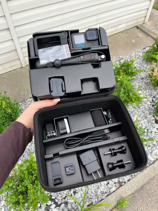 Екшн-камера GoPro Hero 11 Creator edition + флешка