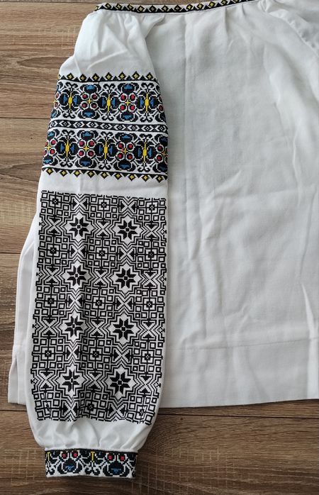Жіноча вишиванка