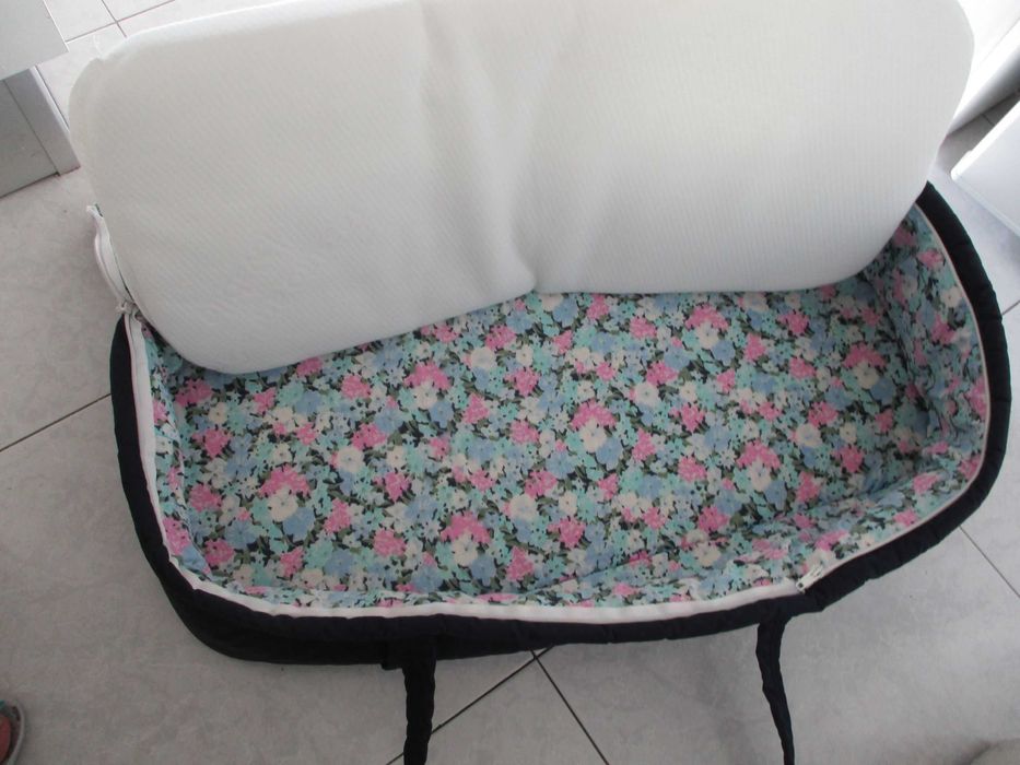 Alcofa berço p/ bebé 74cm x 35 cm, azul escuro, c/ alças e 2 colchões
