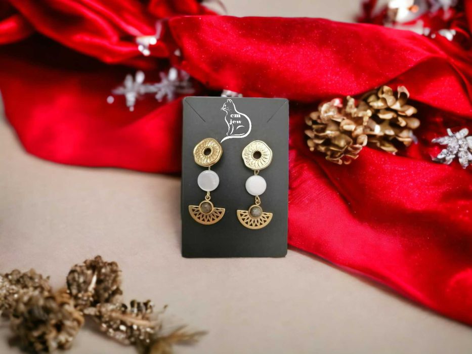 Brincos compridos aço dourado com pérola - Novos