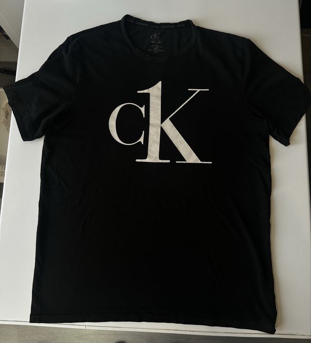 Чоловіча футболка від бренду Calvin Klein в ідеальному стані