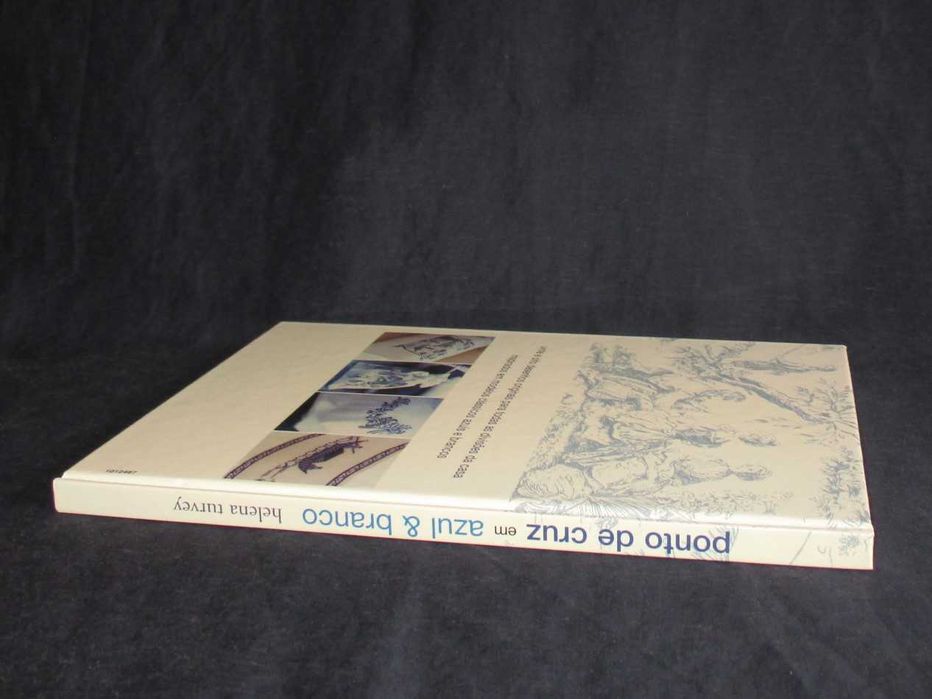 Livro Ponto de Cruz em azul & branco Helena Turvey