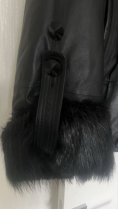 Жіноча куртка з натуральної шкіри