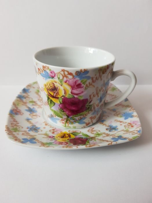 Filiżanki PRL motyw kwiatowy