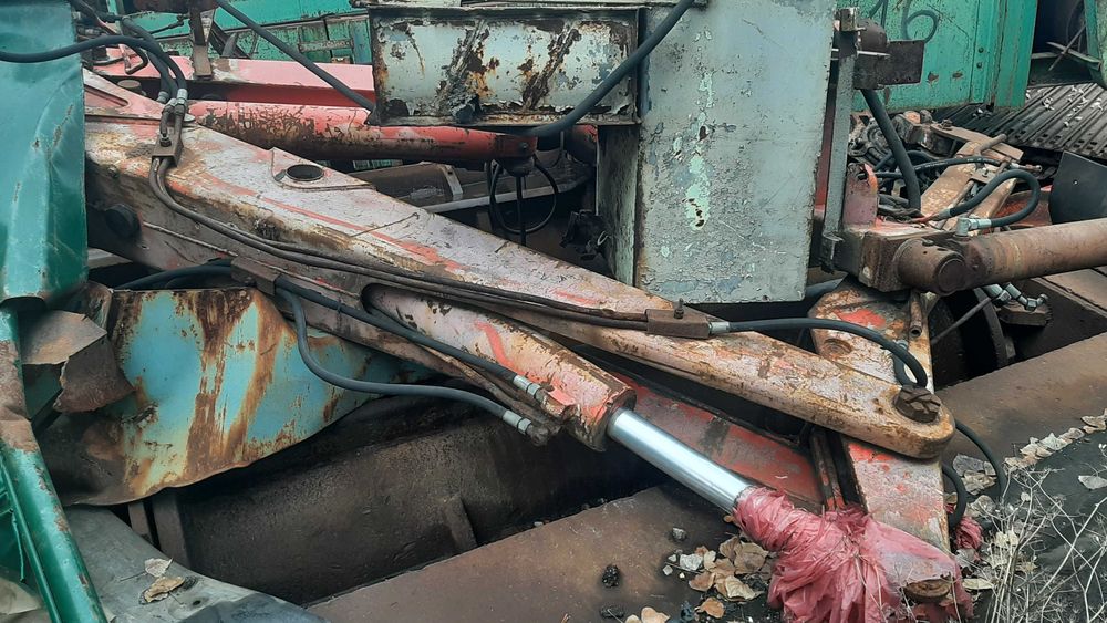 Маніпуляторна установка на а/м для металобрухту