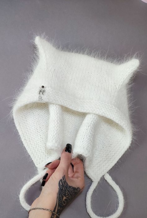 Чепчик вязаный с кошачьими ушками