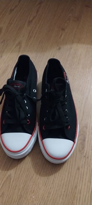 Nowe trampki Lee Cooper r.37