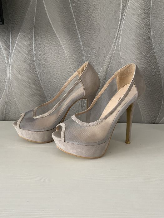 Туфлі жіночі, босоніжки