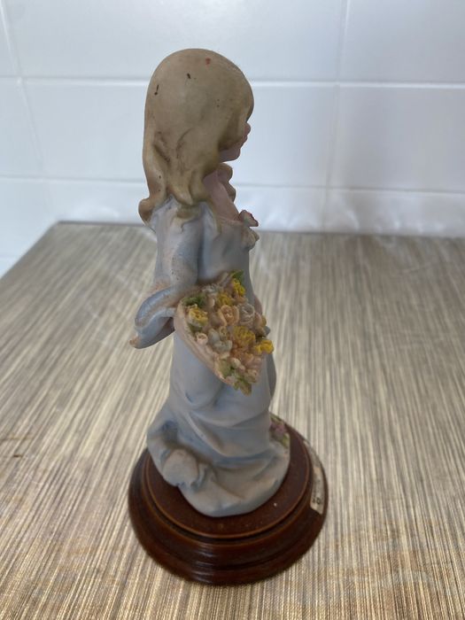 Bonita estátua de florista pintada à mão