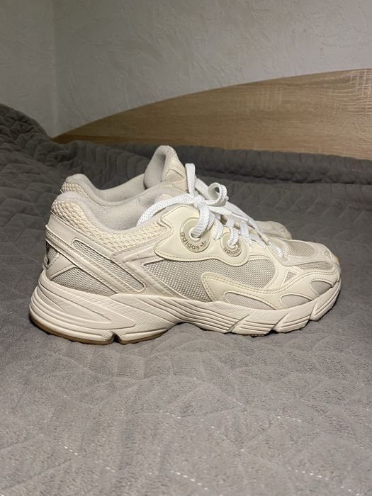 Adidas Astir Beige original