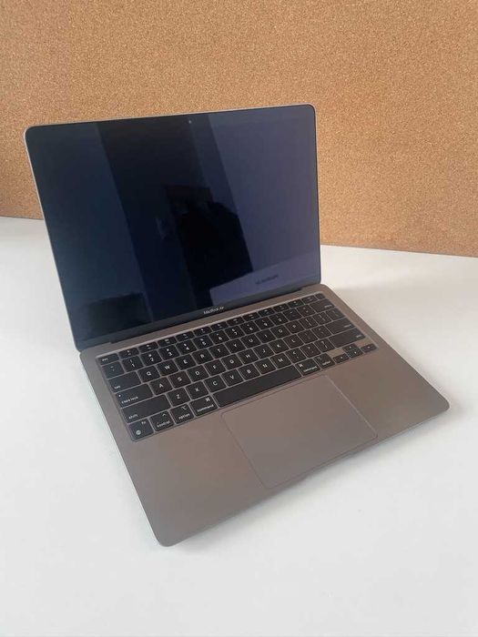 Macbook Air 13" M1 (8/256GB)