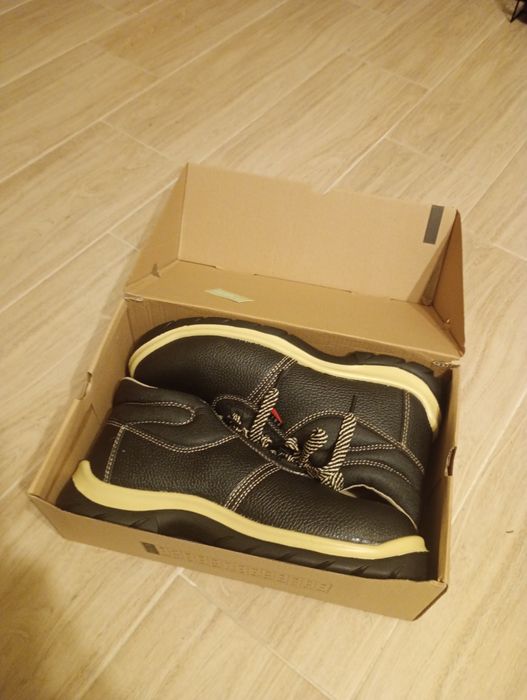 Nowe buty robocze BHP